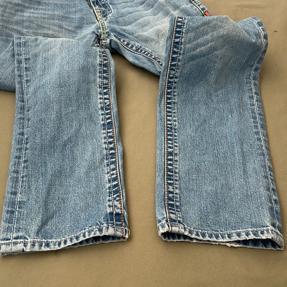 TRUE Religion Joey Super T”Light Wash Blue  32X32 JEANS  w Orange Accent Details